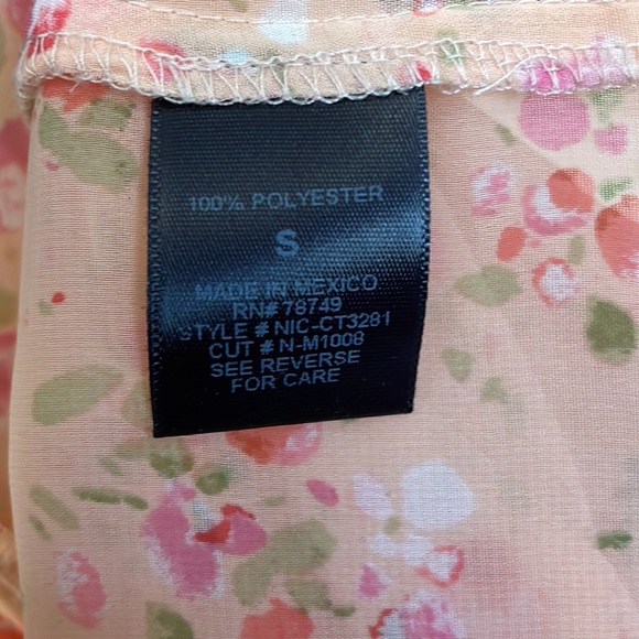 Sheer sleeveless Button Down - Picture 5 of 6